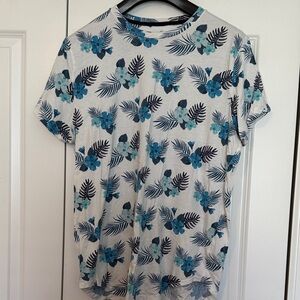 Hollister Blue and White Curved Hem Tee floral print